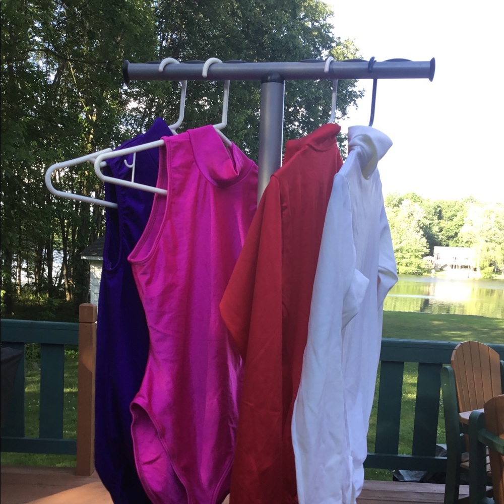 4 bodysuits in 4 colors.